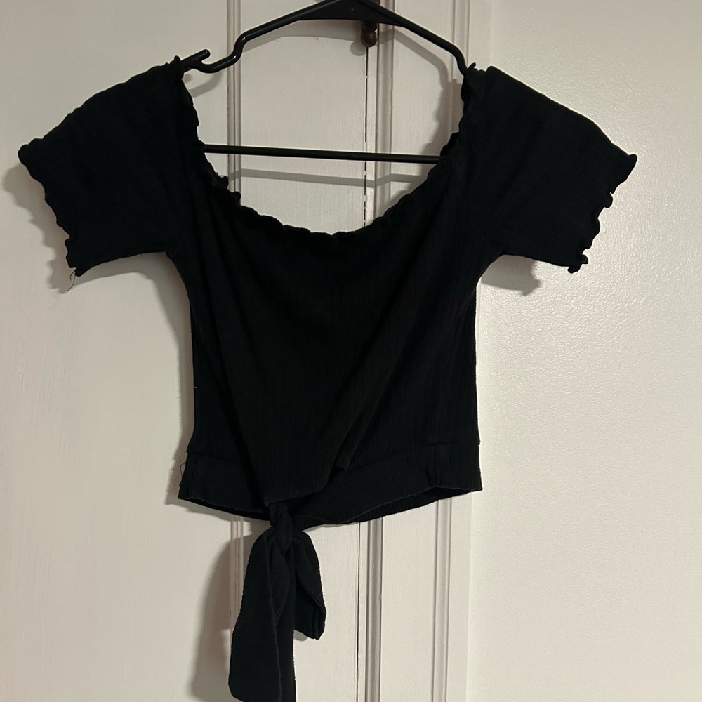 Black crop top shirt with bow